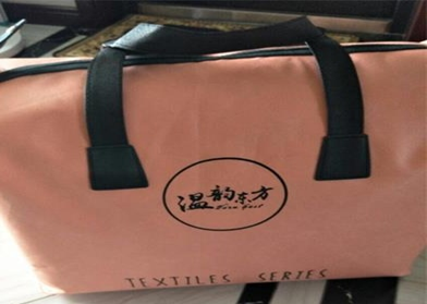 歡度中秋，喜迎國(guó)慶，鑫潤(rùn)豐發(fā)送福利羽絨被溫暖員工心